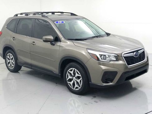 Used 2019 Subaru Forester Premium image 1