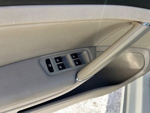 Used 2017 Volkswagen Golf Alltrack S image 24