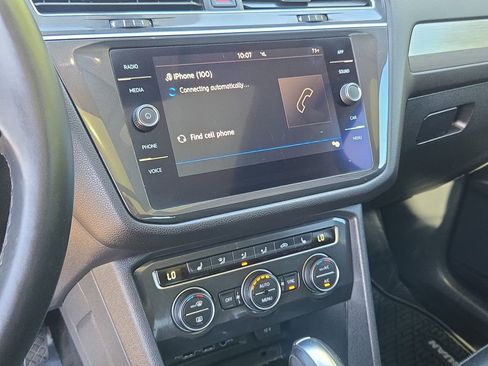 Used 2019 Volkswagen Tiguan SE FWD image 19