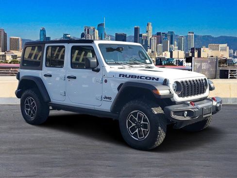 Used 2024 Jeep Wrangler Unlimited Rubicon AWD/4WD image 3