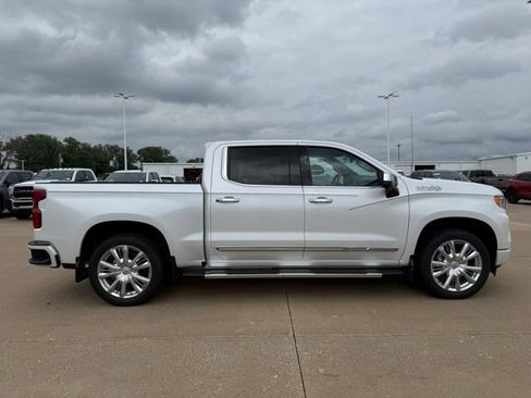 Used 2024 Chevrolet Silverado 1500 High Country w/ High Country Premium Package AWD/4WD image 2