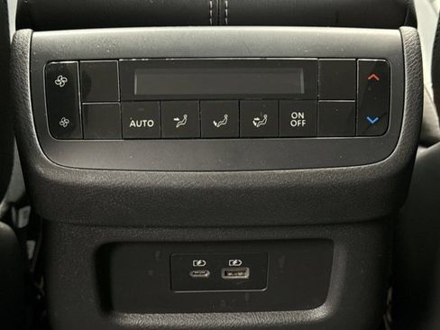 Used 2023 Nissan Pathfinder SL image 19