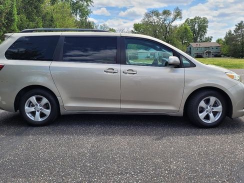Used 2017 Toyota Sienna LE FWD image 6