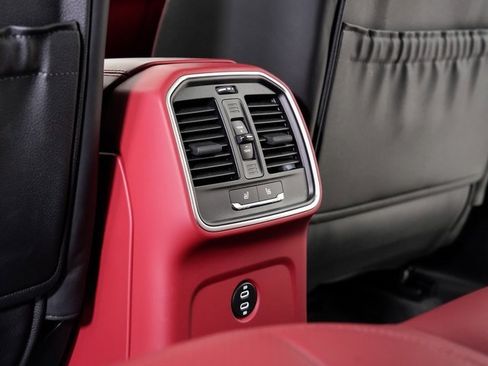 Used 2025 Porsche Macan image 23