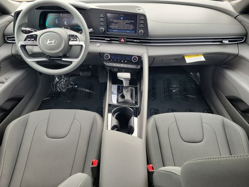 Certified 2025 Hyundai Elantra Hybrid FWD image 9
