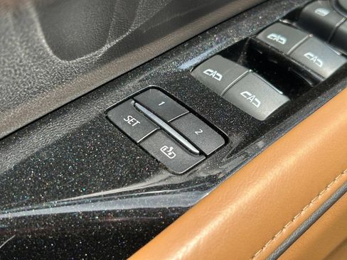 Used 2022 Cadillac Escalade Premium Luxury w/ Performance Package AWD/4WD image 28