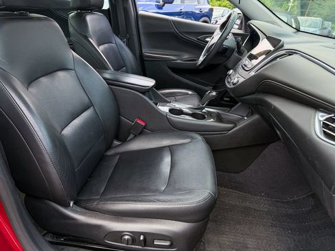 Used 2017 Chevrolet Malibu LT w/ Leather Package FWD image 10