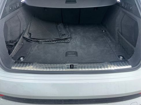 Used 2022 Audi e-tron Premium w/ Convenience Plus Package image 16