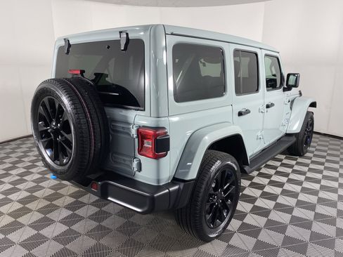 Used 2023 Jeep Wrangler Sahara image 8