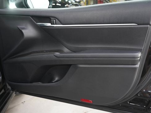 Used 2022 Toyota Camry SE FWD image 9