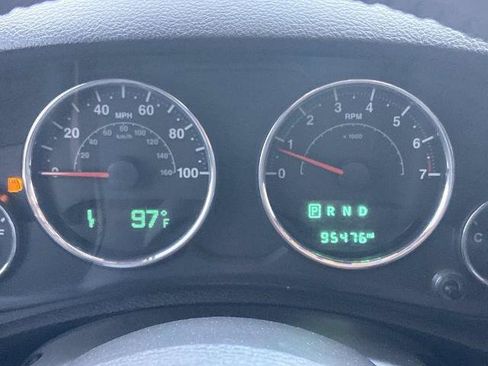 Used 2018 Jeep Wrangler Unlimited Sahara w/ Connectivity Group AWD/4WD image 7