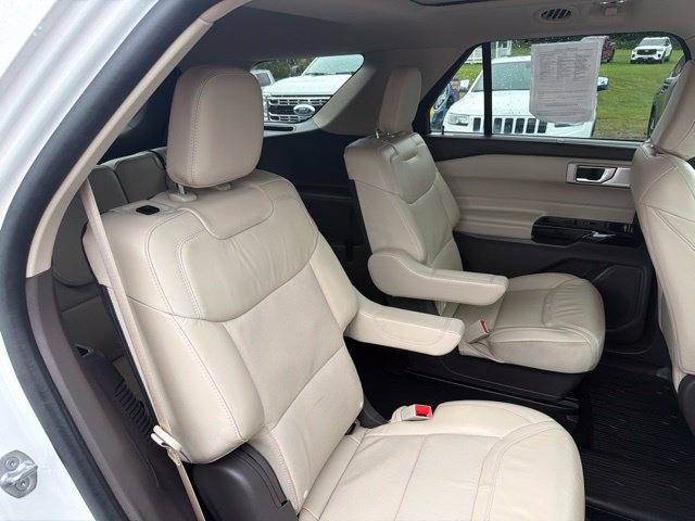 Used 2024 Ford Explorer Platinum w/ Technology Package AWD/4WD image 42