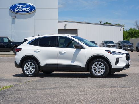 Used 2023 Ford Escape Active AWD/4WD image 2