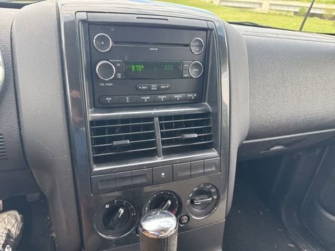 Used 2008 Ford Explorer XLT image 11