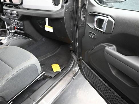 New 2025 Jeep Gladiator Sport image 23