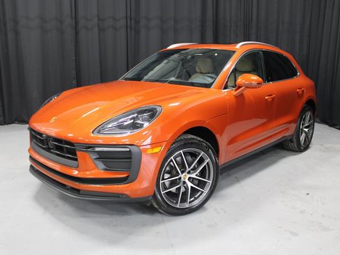 Certified 2025 Porsche Macan image 1