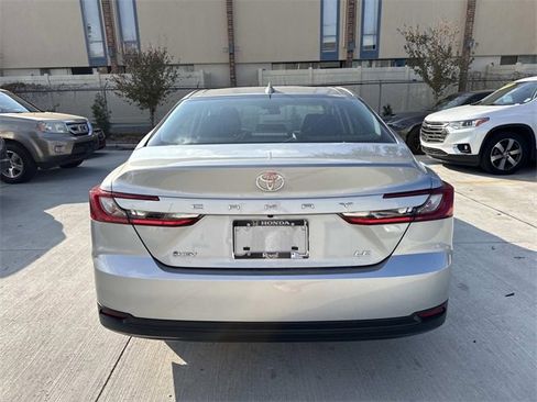 Used 2025 Toyota Camry LE image 6