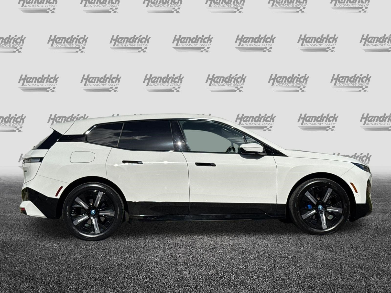 Used 2024 BMW iX xDrive50 w/ Sport Package AWD/4WD image 3