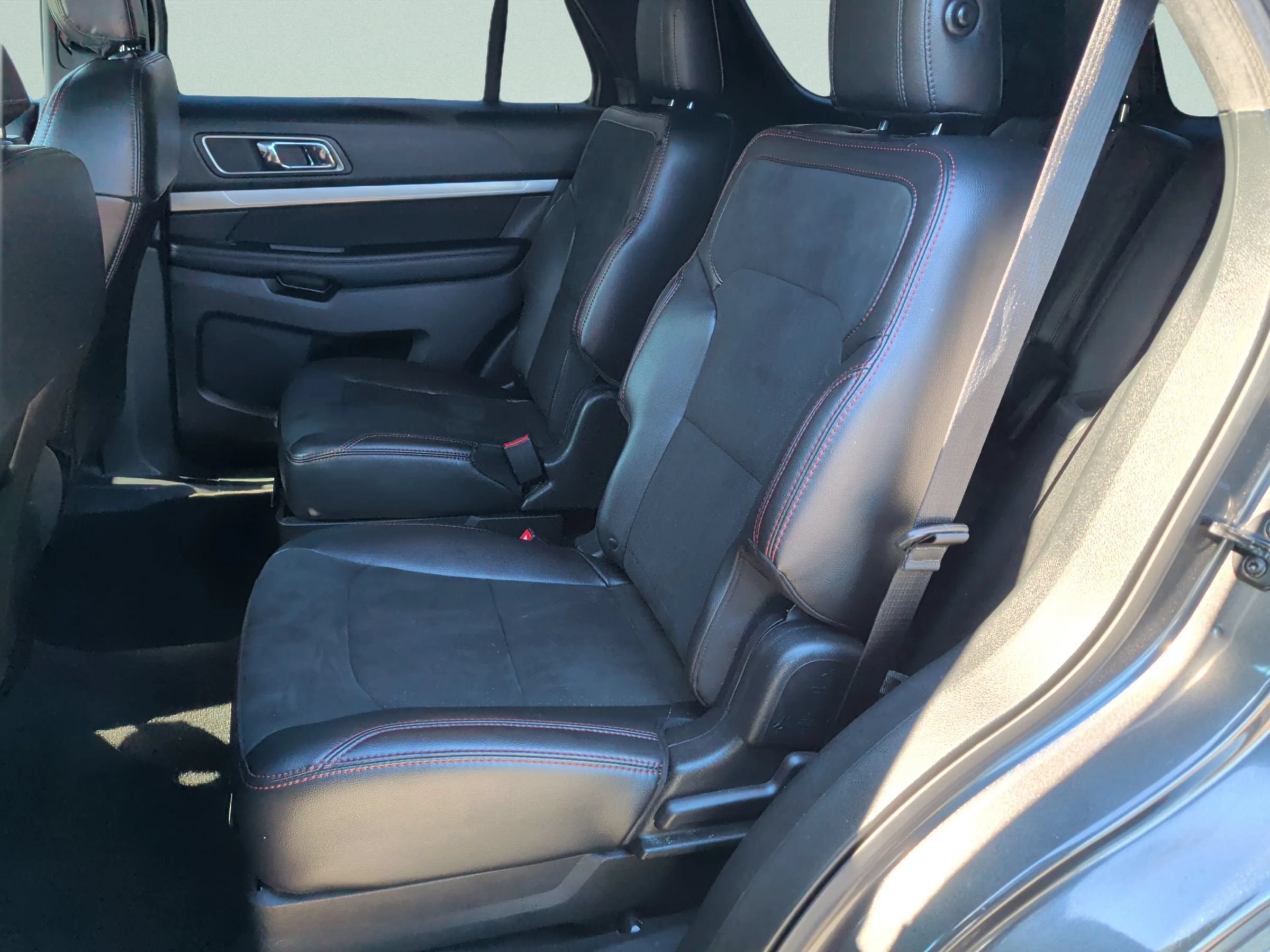 Used 2019 Ford Explorer XLT w/ Equipment Group 202A FWD image 28