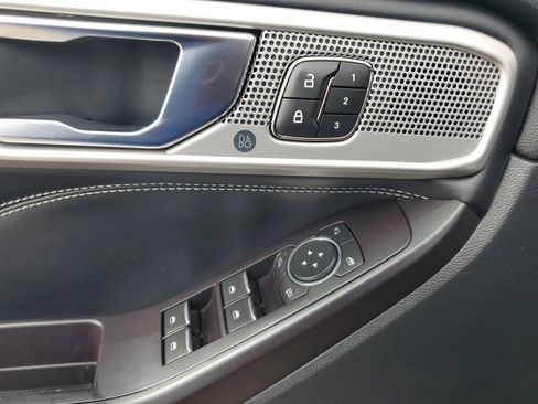 Used 2020 Ford Explorer ST image 30