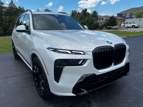 Used 2026 BMW X7 xDrive40i w/ Executive Package image 3