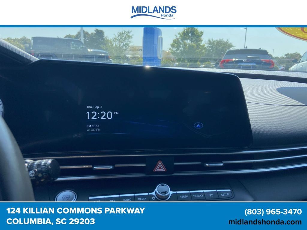 Used 2025 Hyundai Elantra Limited FWD image 27