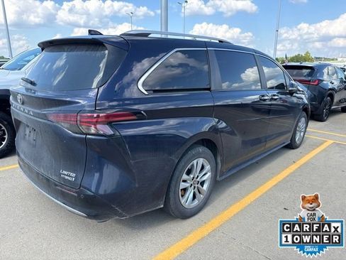Used 2024 Toyota Sienna Limited AWD/4WD image 7