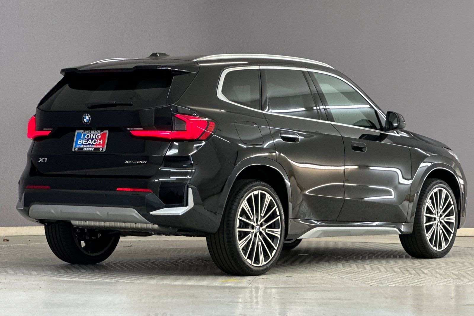 Used 2025 BMW X1 xDrive28i w/ Convenience Package AWD/4WD image 9