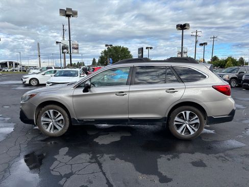 Used 2019 Subaru Outback 2.5i Limited AWD/4WD image 3