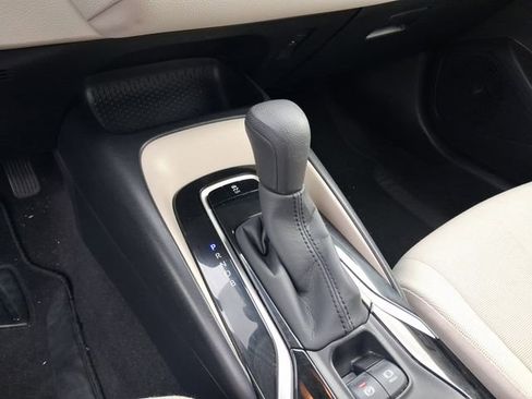 Used 2021 Toyota Corolla LE w/ LE Convenience Package FWD image 19