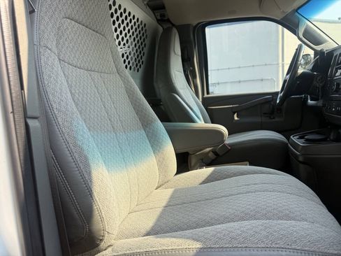 Used 2017 Chevrolet Express 3500 RWD image 12