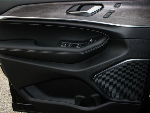 New 2025 Jeep Grand Cherokee L Overland image 12