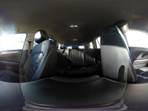 Used 2025 Volkswagen Atlas SE image 43