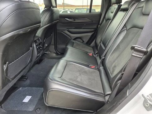 Used 2025 Jeep Grand Cherokee Altitude AWD/4WD image 23