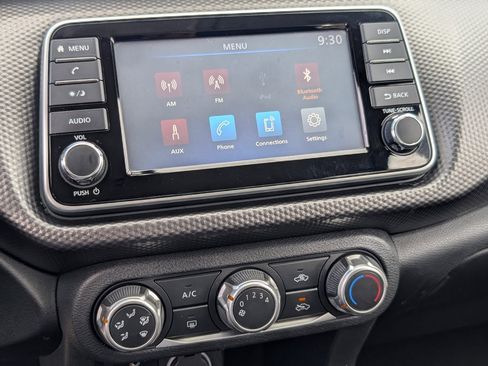 Used 2019 Nissan Kicks S FWD image 17