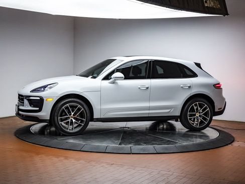 Certified 2026 Porsche Macan AWD/4WD image 2