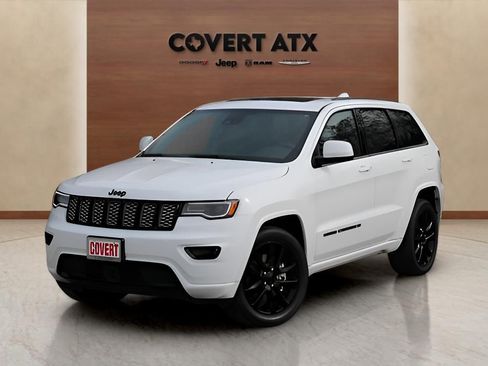 Used 2022 Jeep Grand Cherokee Laredo X RWD image 1