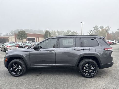 New 2025 Jeep Grand Cherokee L Altitude image 6