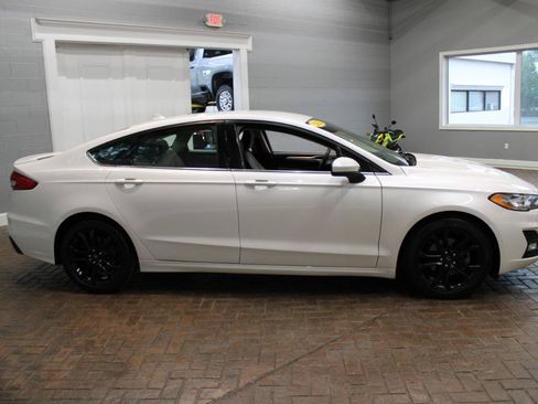 Used 2020 Ford Fusion SE w/ Equipment Group 151A FWD image 7