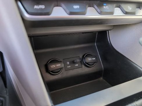 Used 2020 Hyundai Elantra SEL image 19