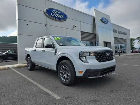 New 2025 Ford Maverick XLT w/ XLT Luxury Package FWD image 1