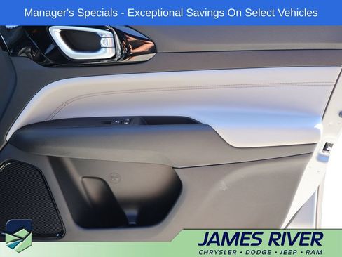 Used 2022 Jeep Compass Limited AWD/4WD image 8