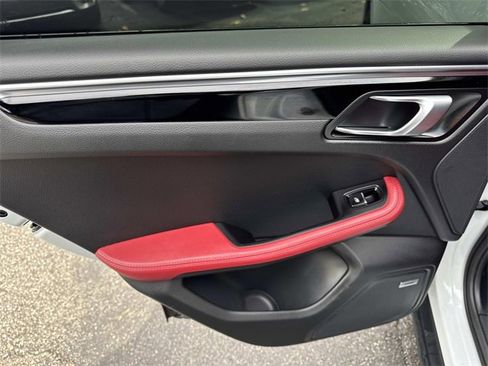 Used 2023 Porsche Macan S image 22