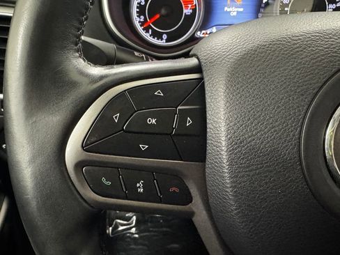 Used 2019 Jeep Cherokee Overland w/ Technology Group image 20