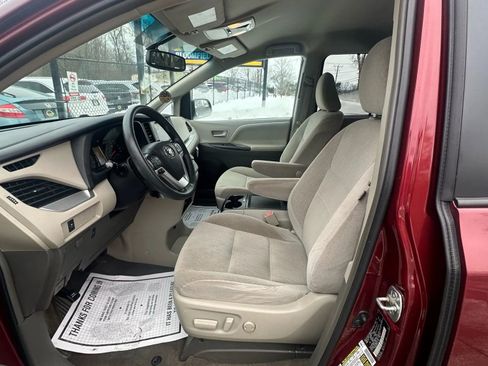 Used 2016 Toyota Sienna LE image 15