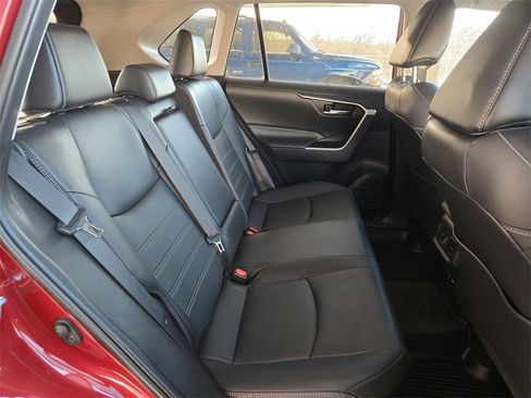 Used 2024 Toyota RAV4 XLE Premium image 30