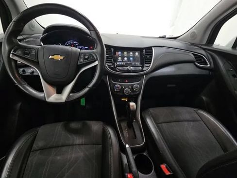 Used 2019 Chevrolet Trax LT w/ LT Convenience Package FWD image 11