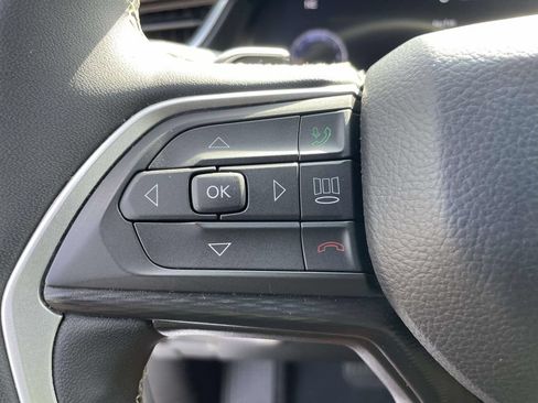 Used 2025 Jeep Grand Cherokee Altitude AWD/4WD image 20