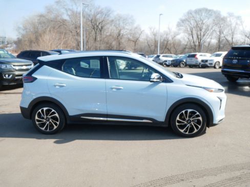 Used 2023 Chevrolet Bolt EUV Premier w/ Sun & Sound Package image 8