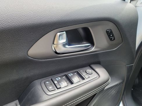 New 2027 Chrysler Pacifica Select FWD image 22